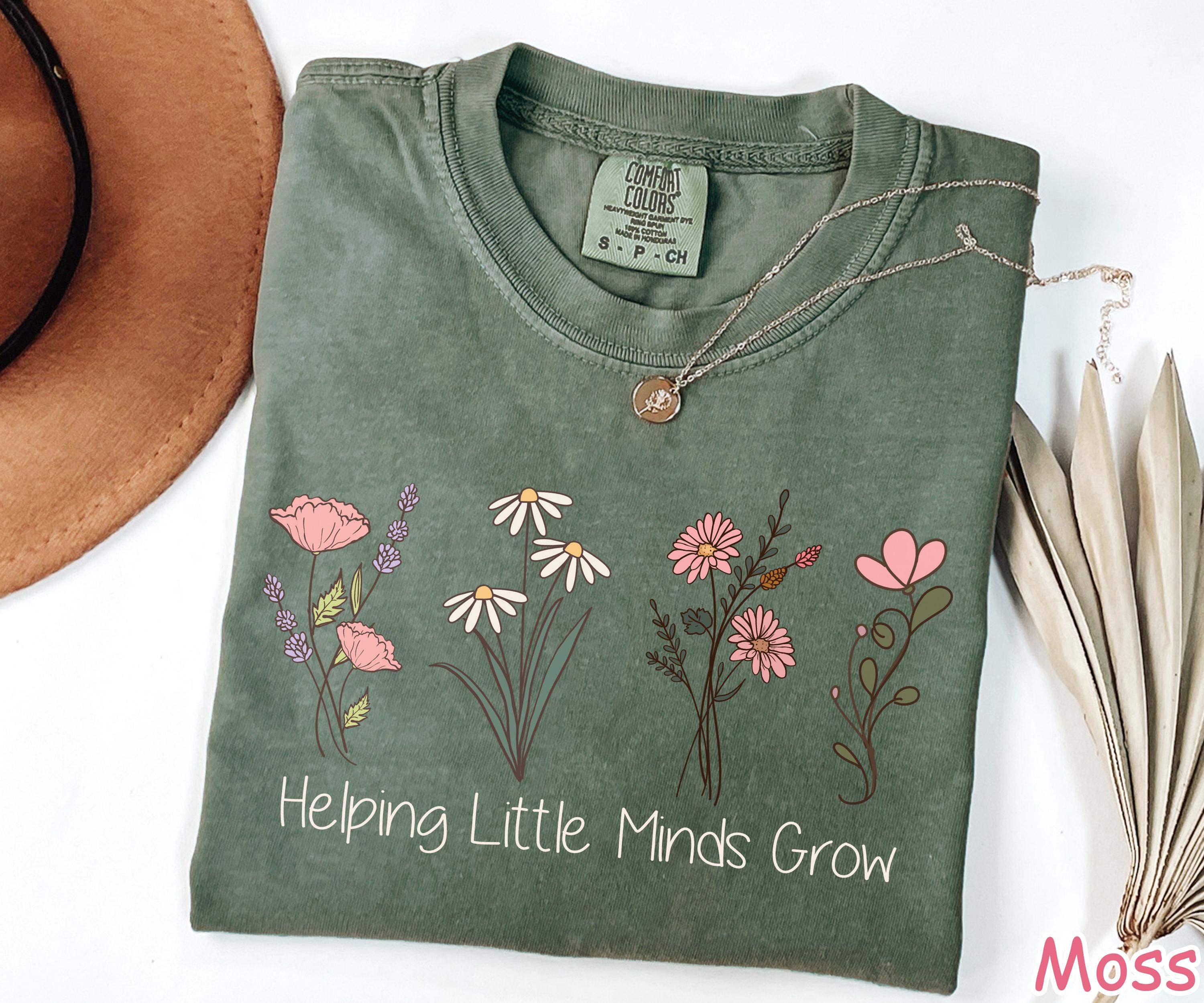 Comfort Colors® Floral Teacher Shirt, Helping Little Minds Grow, Cute Teacher Gift Teacher Appreciation Gift Teaching Tee Kindergarten Shirt