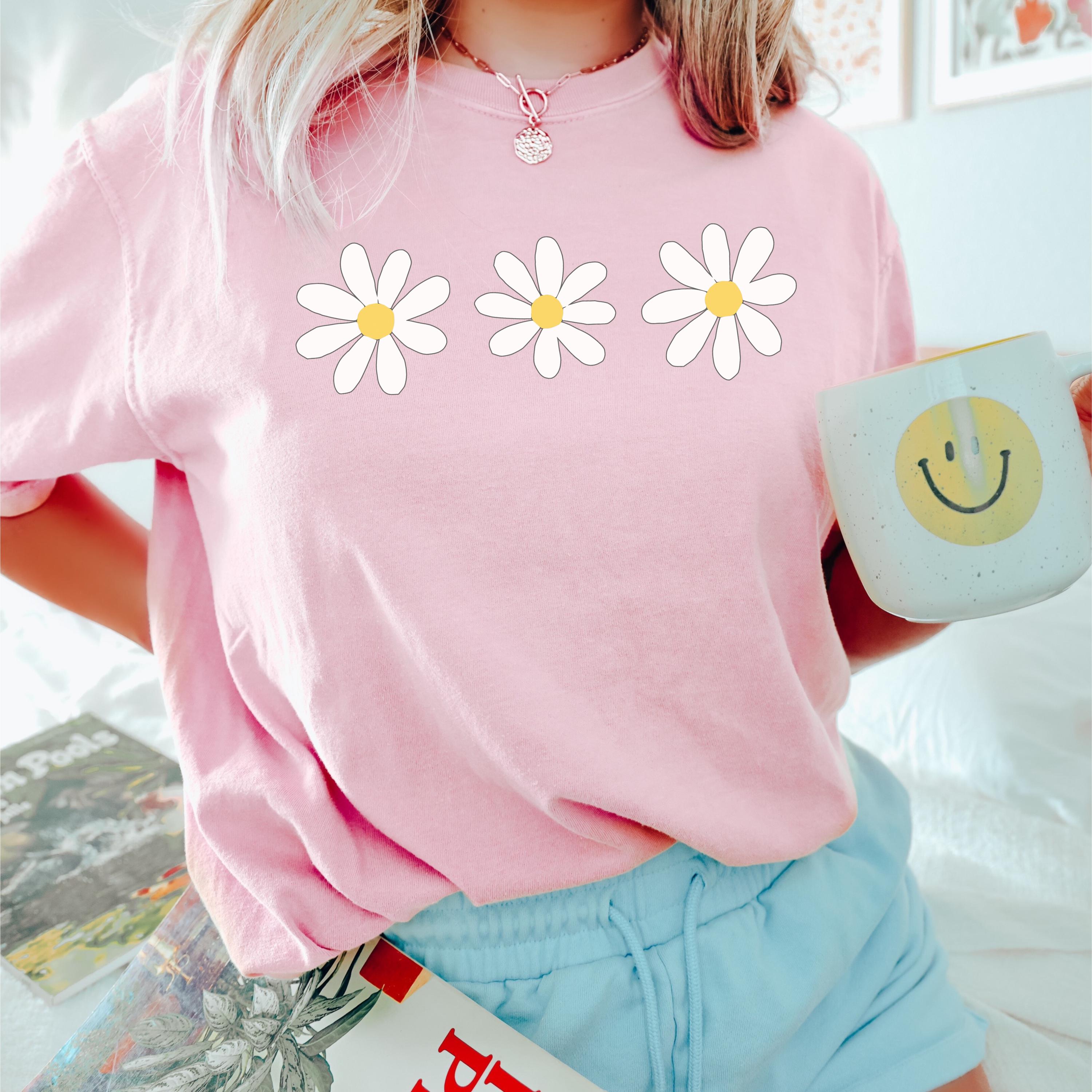 Comfort Colors® Daisy Shirt, Cute Floral Graphic Tee, Wildflower Shirt, Cottagecore Shirt, Boho Floral Summer Shirt, Retro Daisy Women Shirt