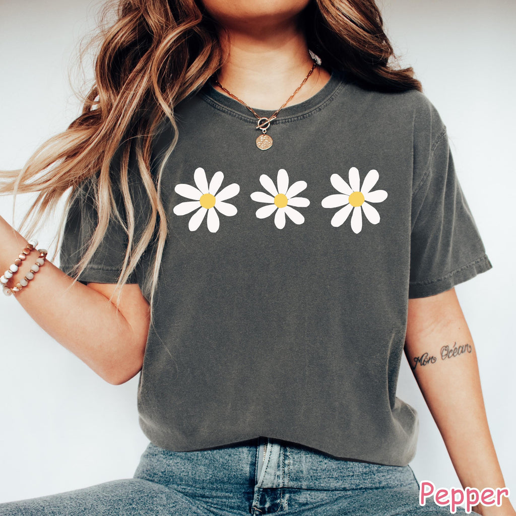 Comfort Colors® Daisy Shirt, Cute Floral Graphic Tee, Wildflower Shirt, Cottagecore Shirt, Boho Floral Summer Shirt, Retro Daisy Women Shirt