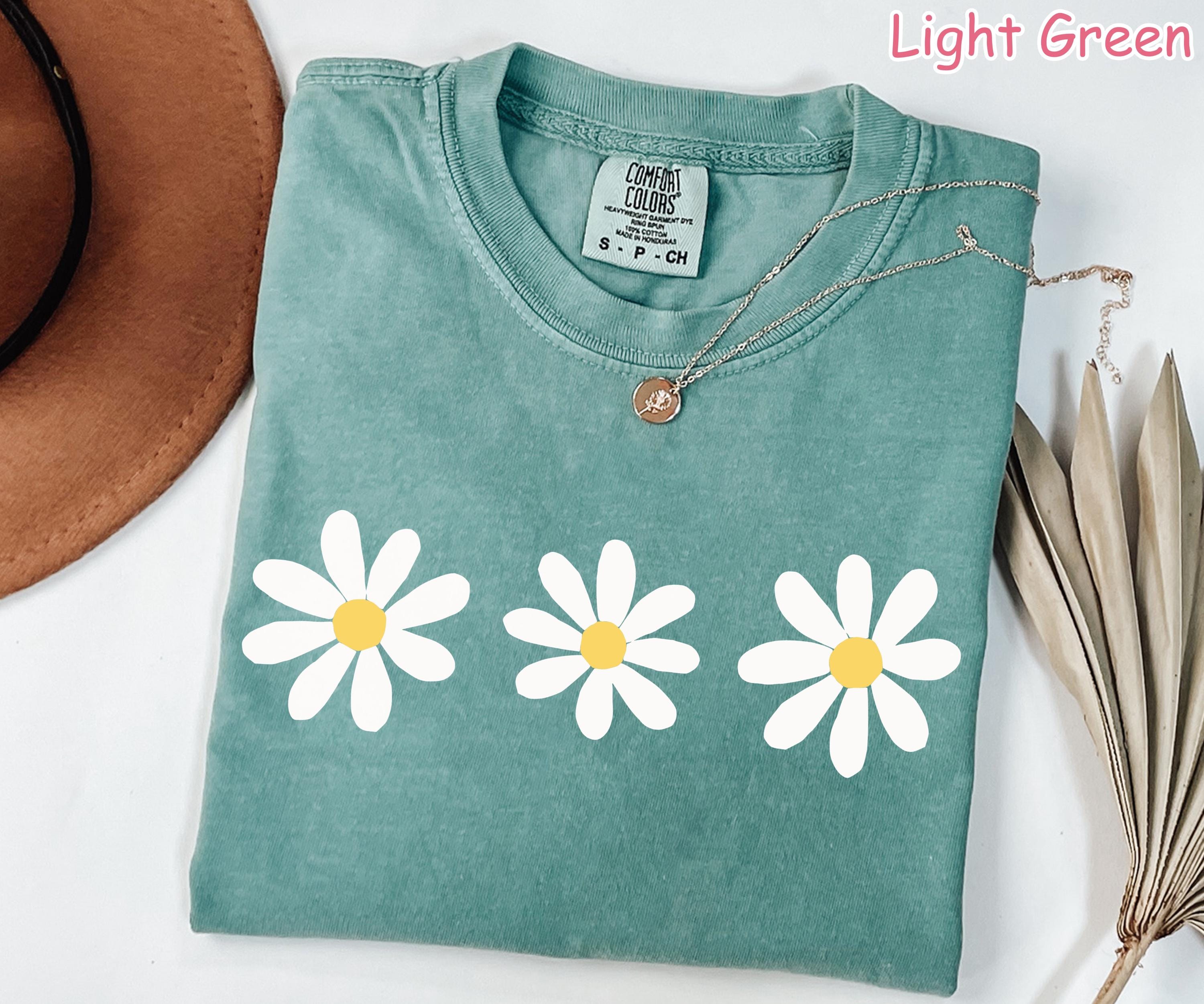 Comfort Colors® Daisy Shirt, Cute Floral Graphic Tee, Wildflower Shirt, Cottagecore Shirt, Boho Floral Summer Shirt, Retro Daisy Women Shirt