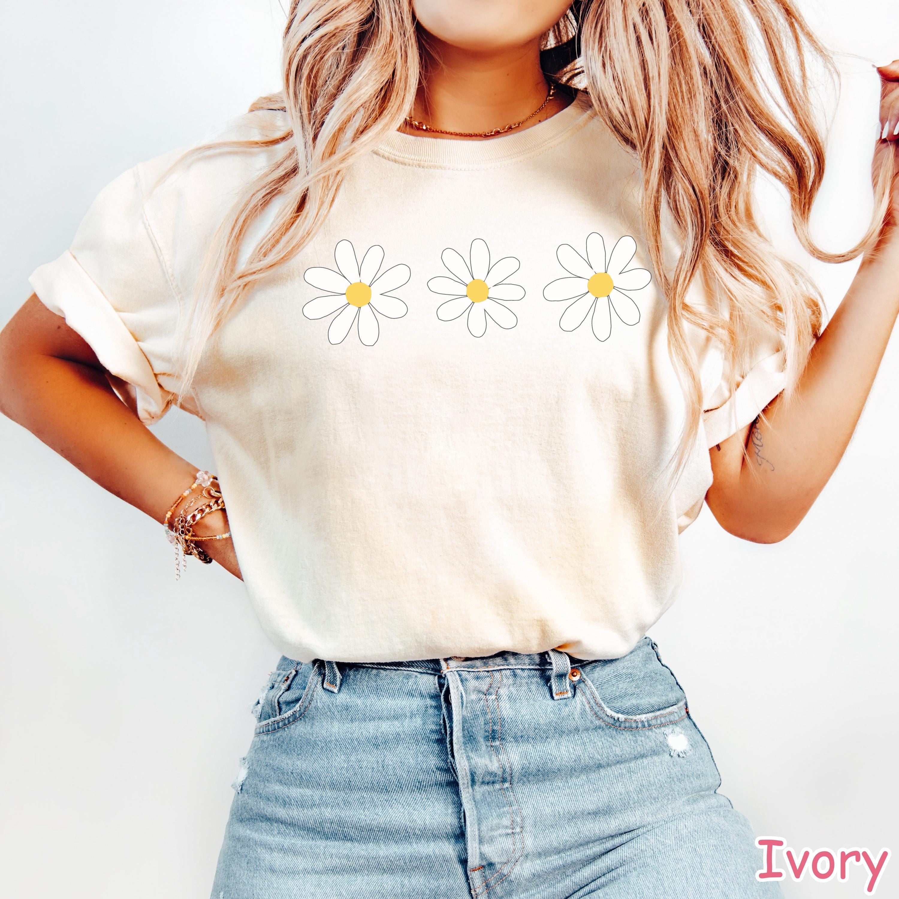 Comfort Colors® Daisy Shirt, Cute Floral Graphic Tee, Wildflower Shirt, Cottagecore Shirt, Boho Floral Summer Shirt, Retro Daisy Women Shirt