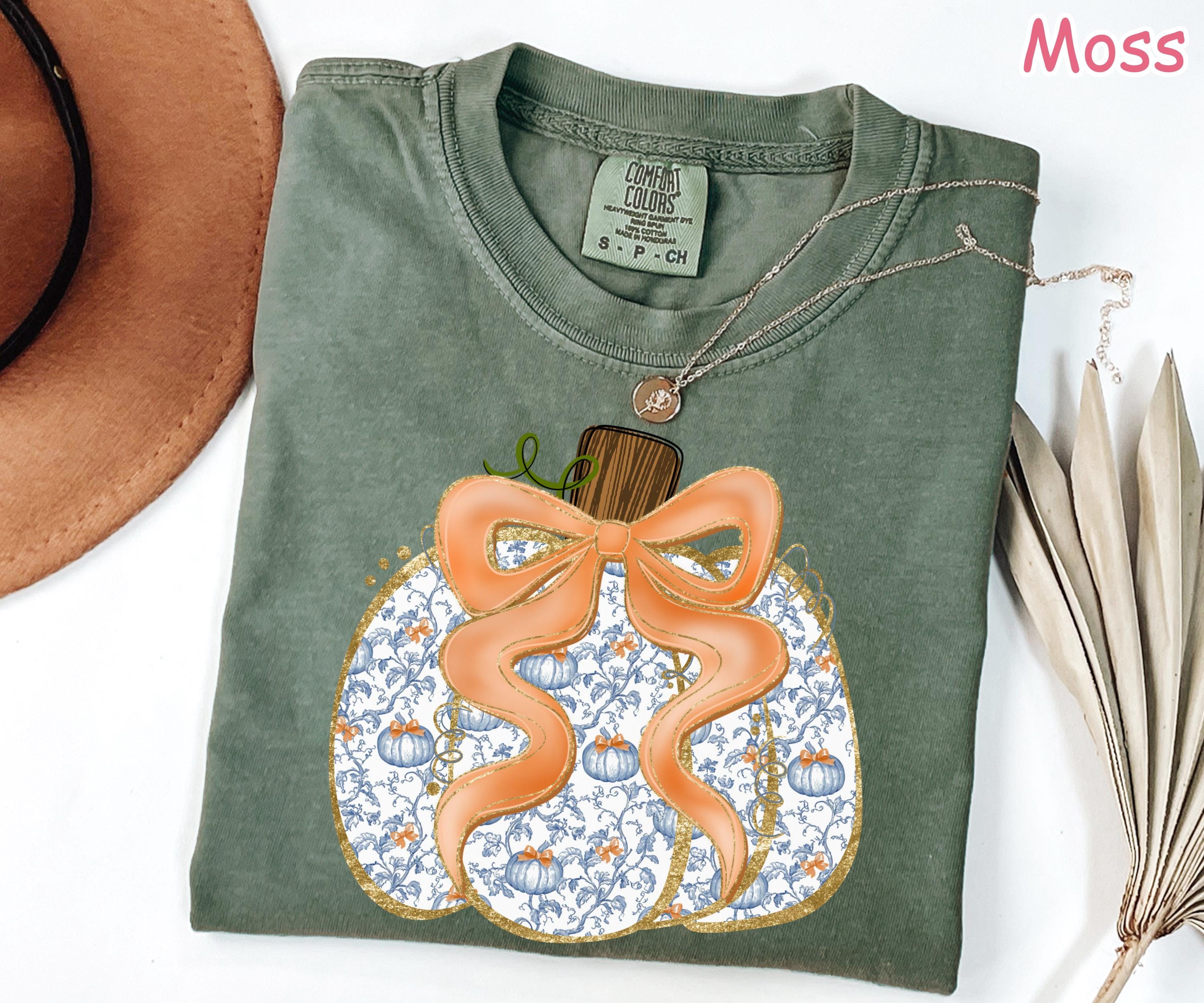 Comfort Colors® Bow Pumpkin Shirt, Coquette Fall Pumpkin Shirt, Girly Fall Shirt,  Autumn Shirt, Women's Fall Aesthetic Tee, Pumpkin Patch