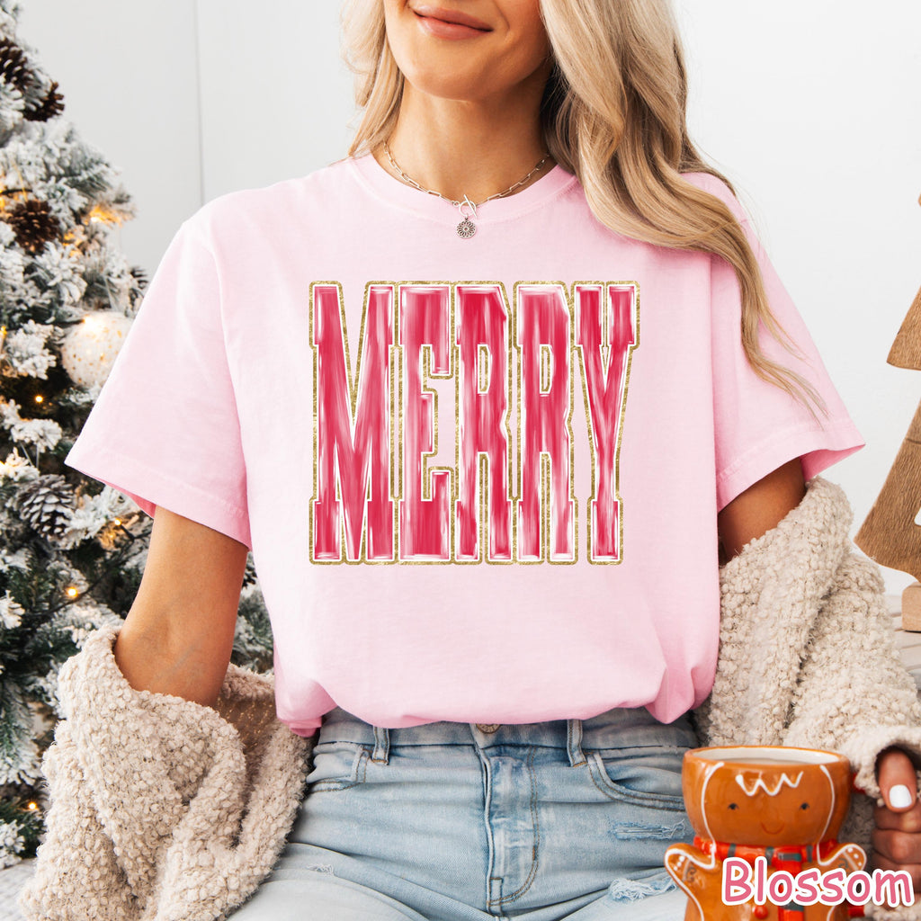 Comfort Colors Merry Christmas T-Shirt: Retro Brushstroke Holiday Crewneck