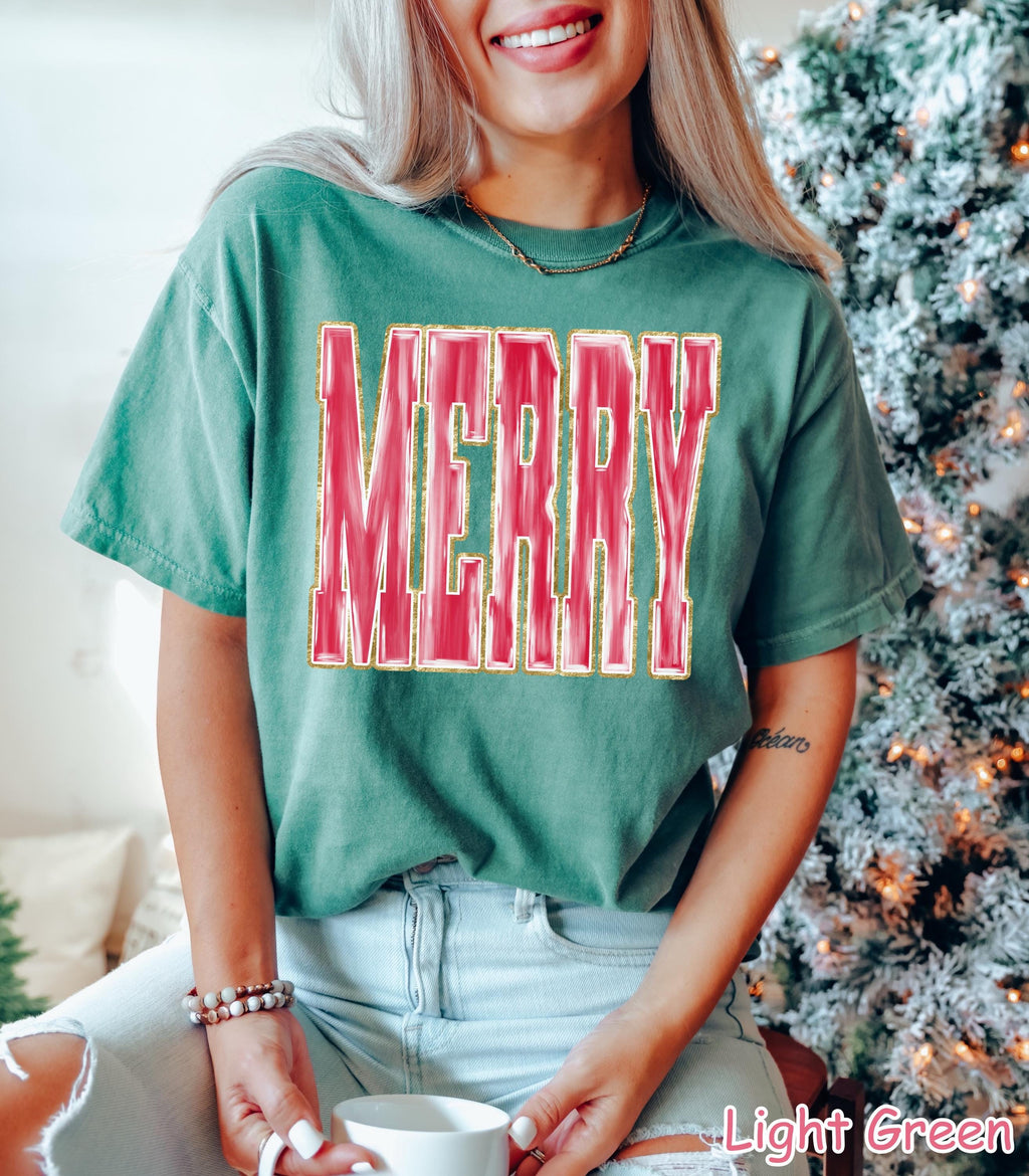 Comfort Colors Merry Christmas T-Shirt: Retro Brushstroke Holiday Crewneck