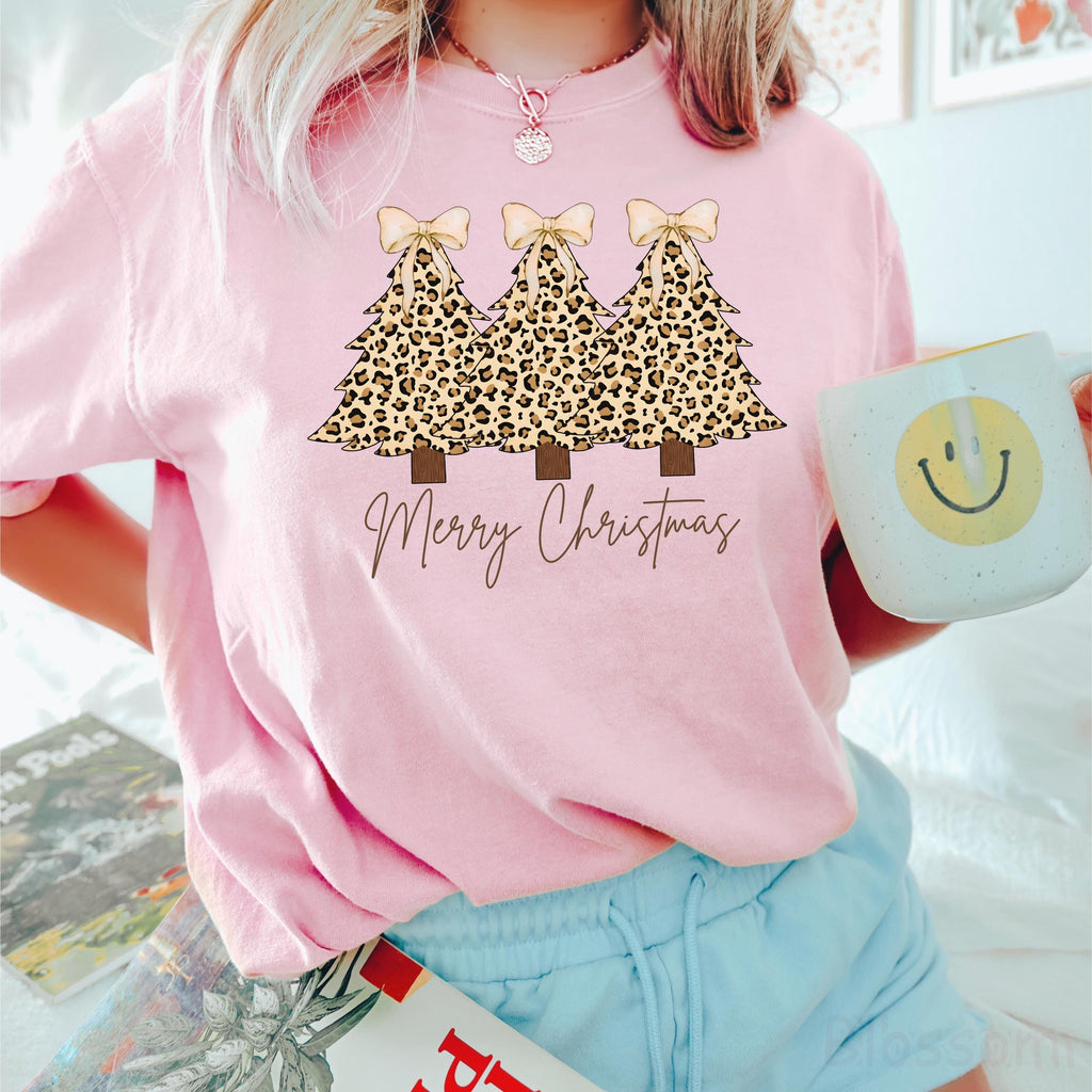 Comfort Colors® Merry Christmas Shirt, Leopard Print Christmas Tree Shirt, Coquette Christmas Shirt, Cute Holiday Shirt Women's Xmas Bow Tee